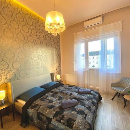 Luxury Buda Apartamento Budapeste Exterior foto
