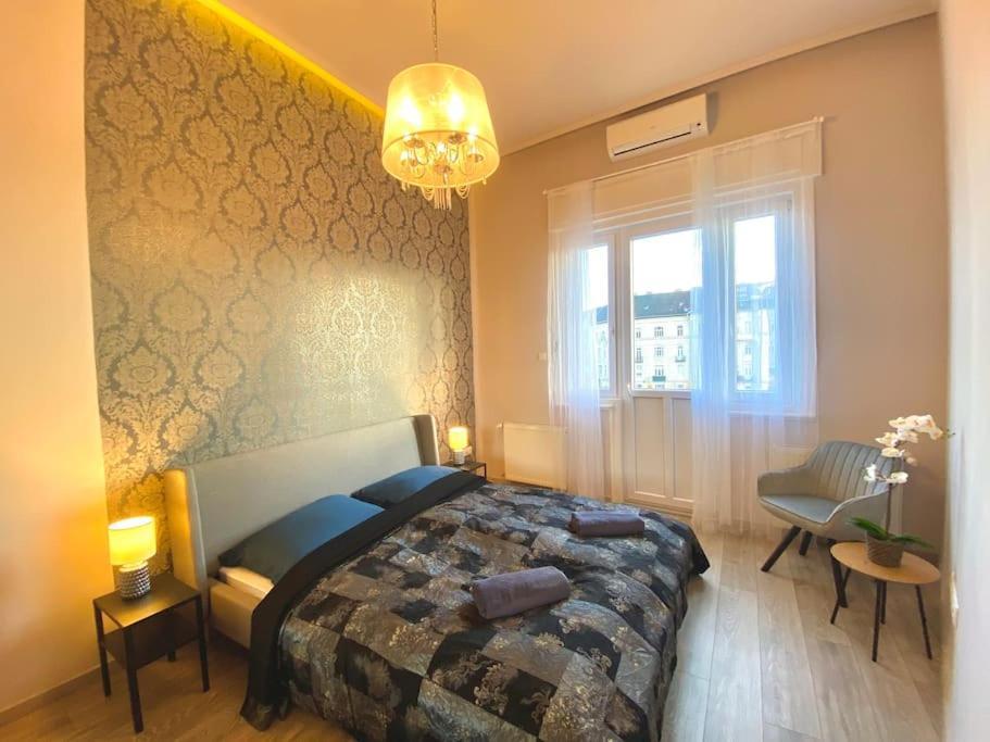 Luxury Buda Apartamento Budapeste Exterior foto